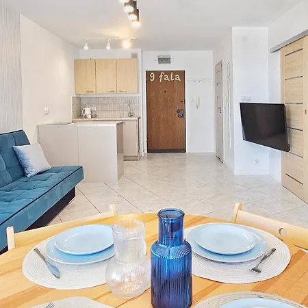 Apartment Holidayhomepl 9 Fala Przy Plazy Z Widokiem Na Morze I Osobna Sypialnia